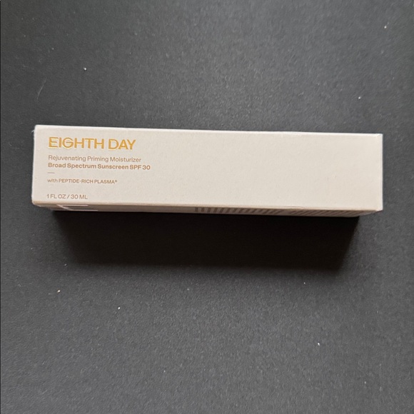 Eighth Day Rejuvenating Priming Moisturizer SPF 30